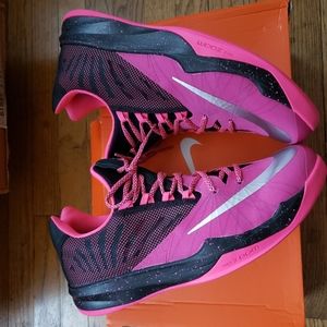 Men's basketball shoes